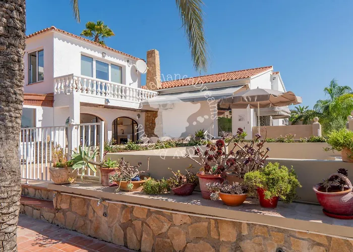 Casa Hella Ifach