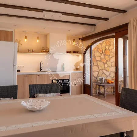 Casa Hella Ifach